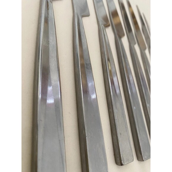 9 Gourmet Settings Stainless Steel Metro Pattern French Solid Dinner Knives - Picture 2 of 4